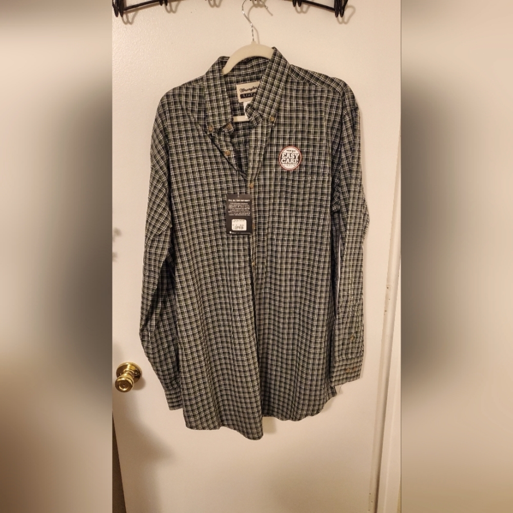 Wrangler Riata Plaid Button Down LT
